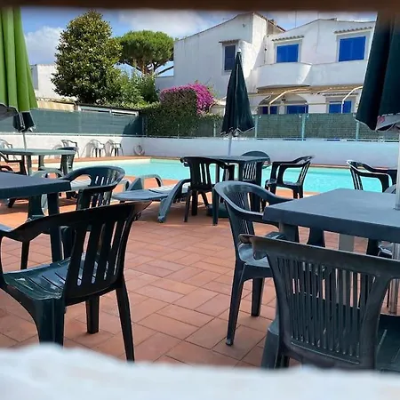 Esperanza Villa *
